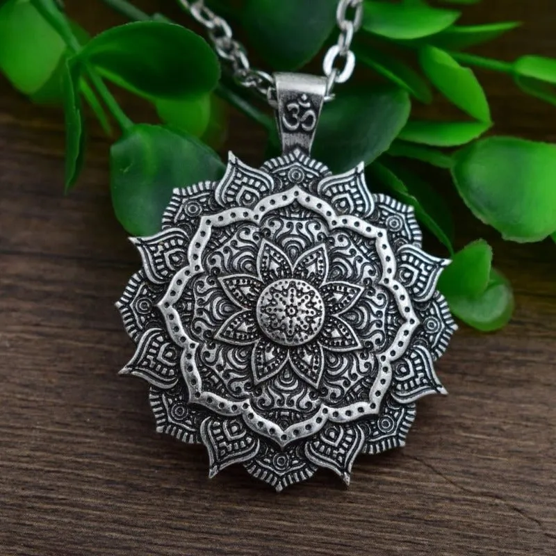Antique Silver Pendant Necklace Women Ethnic Jewelry