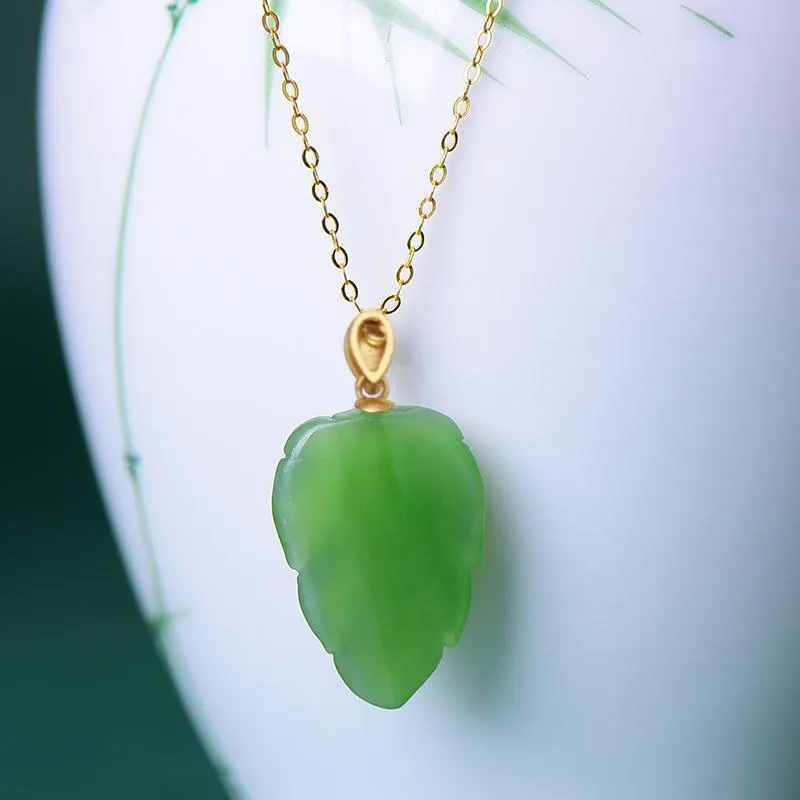 Inspiration Design Natural Hetian Jasper Ladies Necklace Simple Small Leaf Pendant