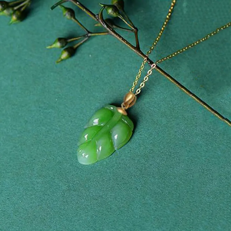 Inspiration Design Natural Hetian Jasper Ladies Necklace Simple Small Leaf Pendant
