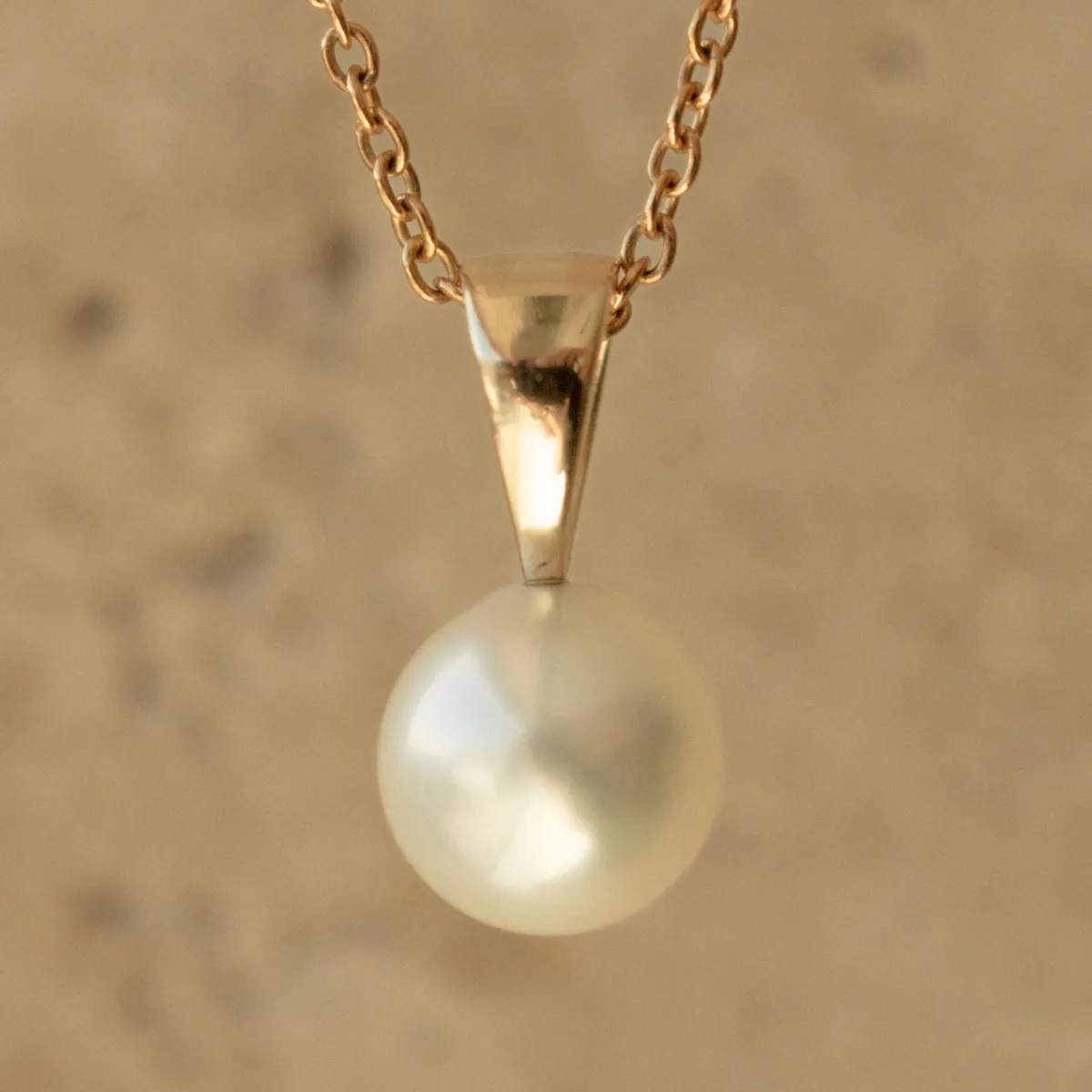 Simple Pendant Australian Akoya Broken Bay 7mm AAA 9ct Yellow Gold