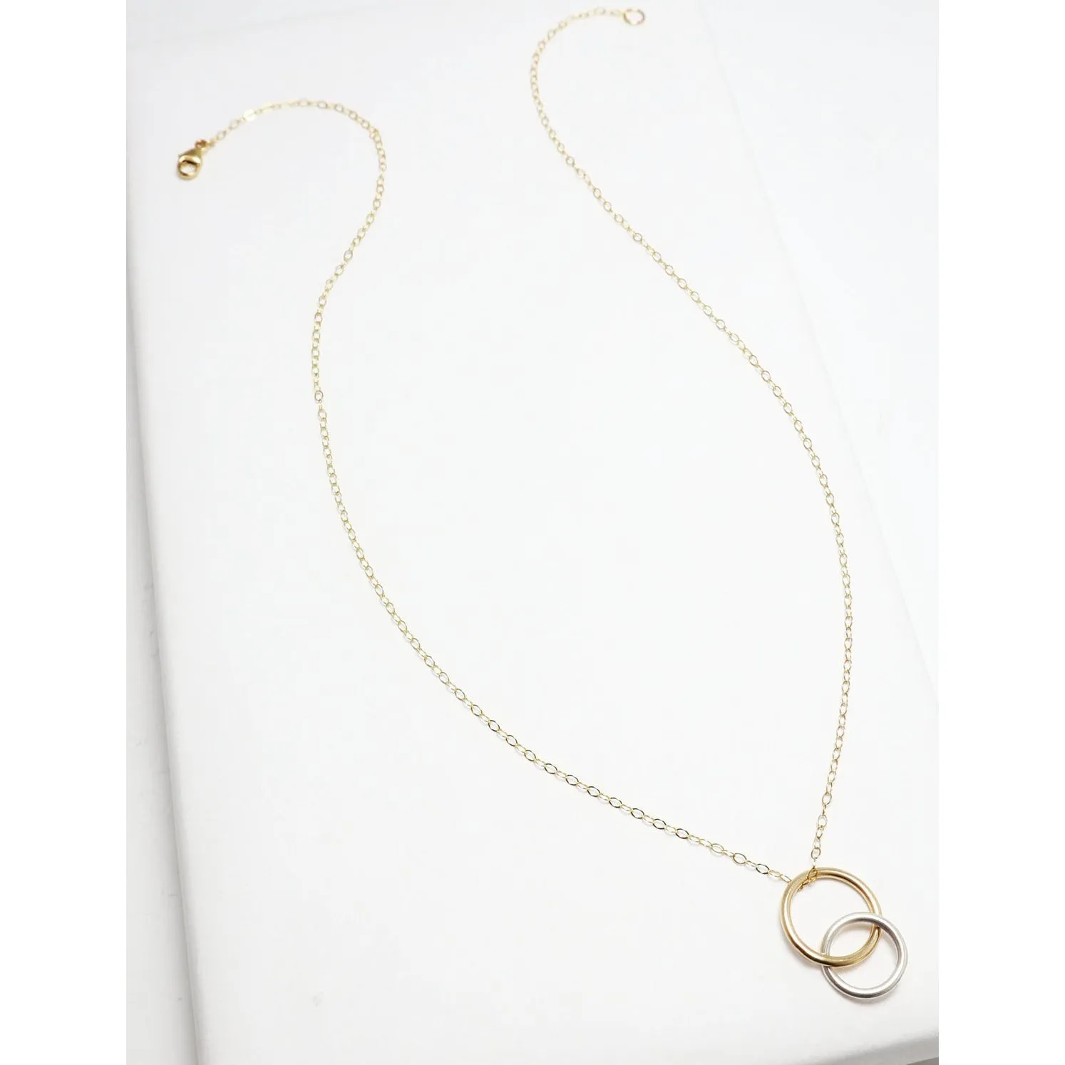 Unity Vertical Linked Circle Gold Necklace